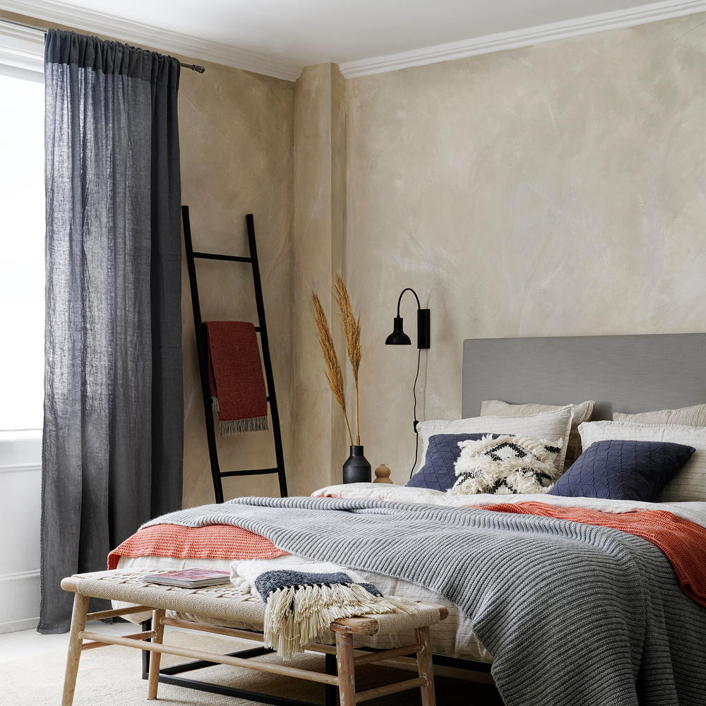 Bedding, Linen and Curtains : 